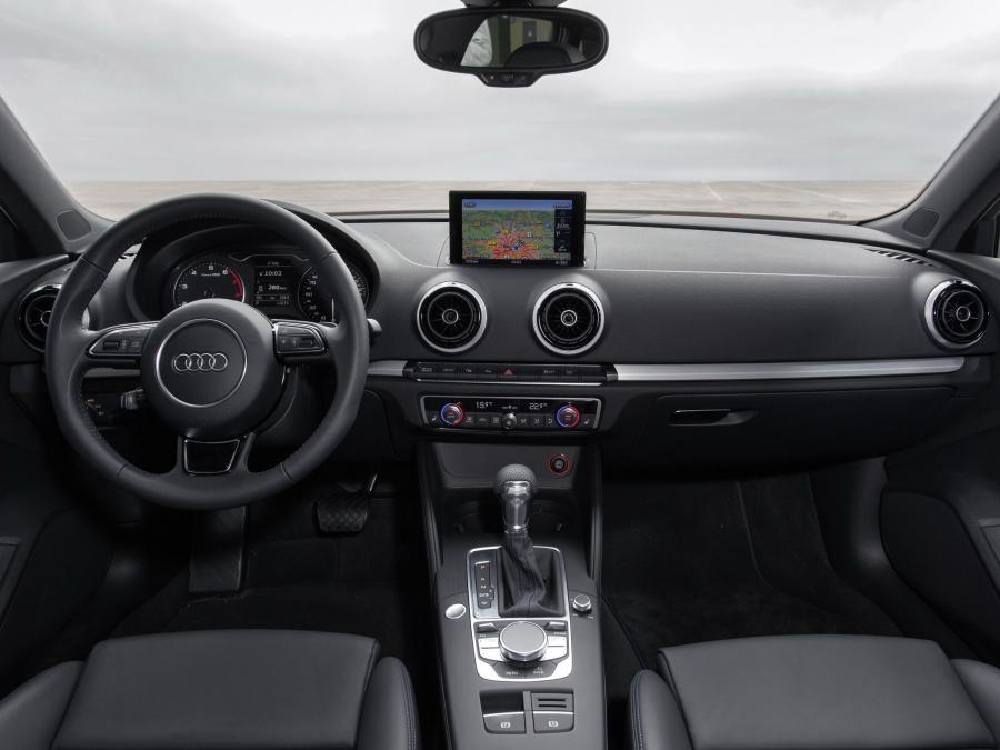 Торпедо Audi A3 Sportback g-tron (8V) 2013 года  (WW) (фото 8 из 18)
